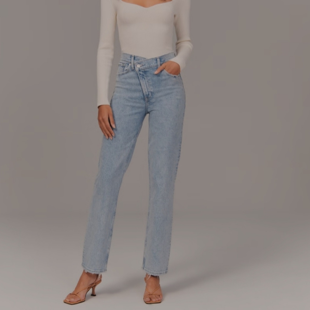 Abercrombie 90's Straight Ultra High Rise Jeans